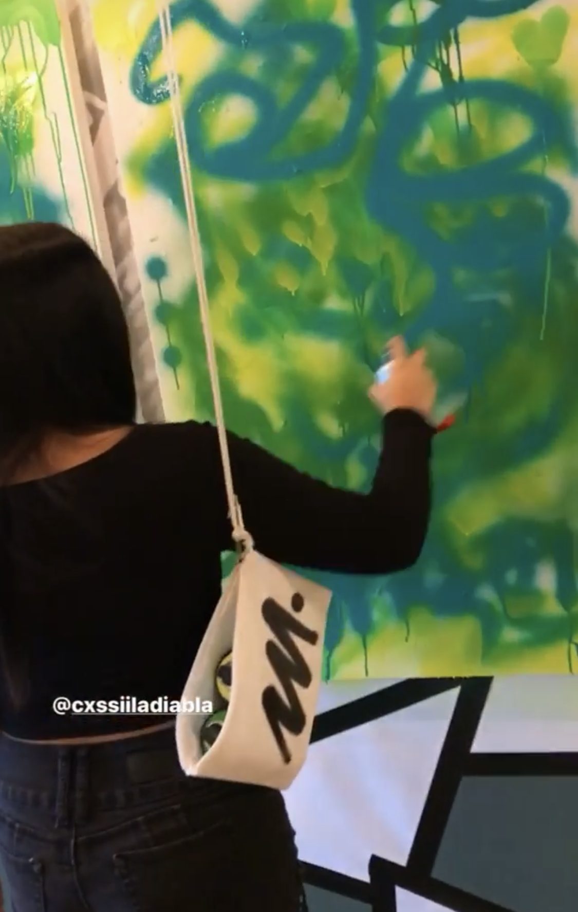Guests choosing their colors